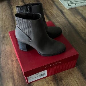 Kelly & Katie Women's Brown Heeled Boots